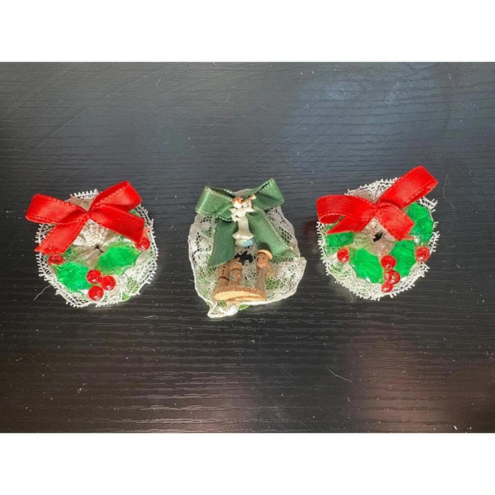 Vintage Christmas Wreath Pins Lot – Set of 3 Holiday Brooches with Bows & Lace
